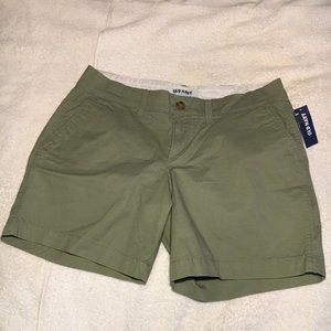 Old Navy. Women. Chino Shorts. Green. Size 6P.